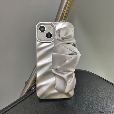 新款高级银色丝巾腕带适用于苹果16promax手机壳iPhone15/12/13小众11软壳14pro