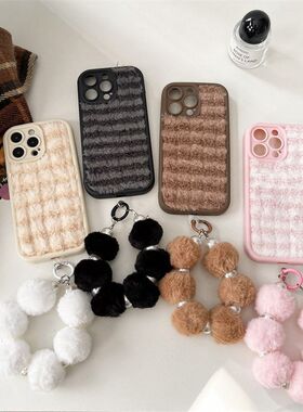 ins毛绒格子链条适用于苹果17/16promax手机壳iPhone1514带链条防摔全包