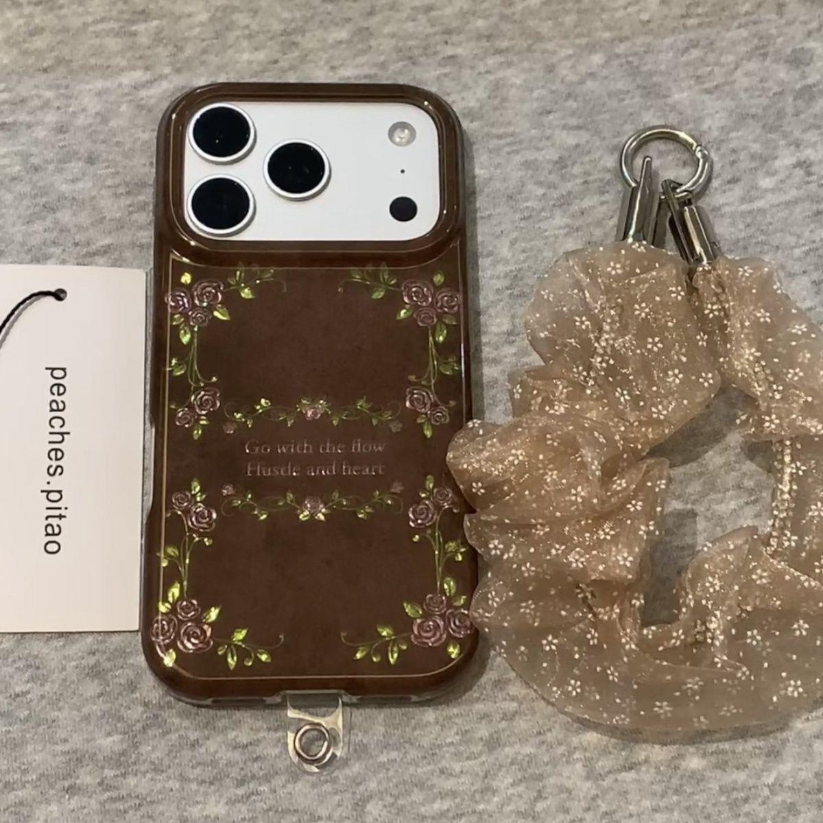 美拉德风棕底英文玫瑰花藤适用苹果17promax手机壳iphone18pro新款16带挂绳15pro女17全包防摔保护套pm高级感