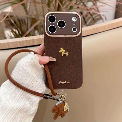 复古深棕色立体小金马适用于苹果17promax手机壳iphone16月球纹15pro中国风12挂绳14plus全包17air手提