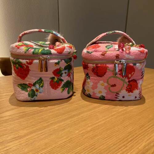 樱桃手提化妆包草莓收纳包Fl