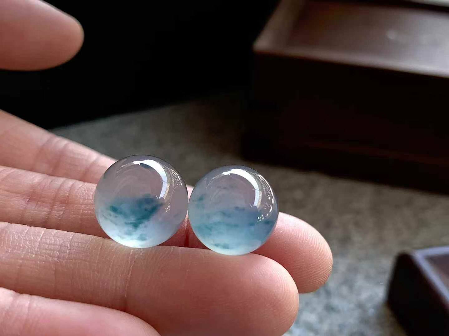 天然翡翠A货,高冰飘彩珠一对,尺寸13.2/12.8