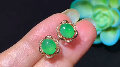 天然缅甸翡翠18k蛋面耳钉 整体，9.7/9.4/4.8裸石，7.3/6.3/3