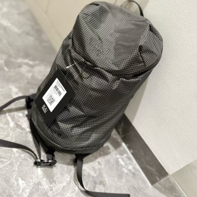 户外潮流轻便格子登山背包