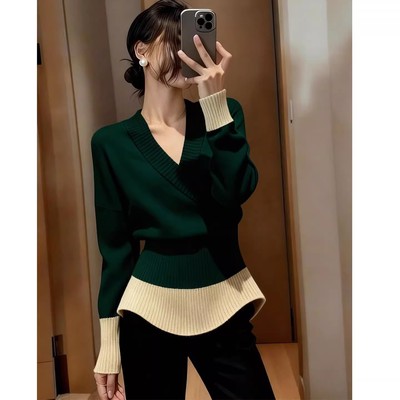 韩系穿搭绿色v领长袖针织衫女秋冬宽松慵懒收腰毛衣内搭打底上衣