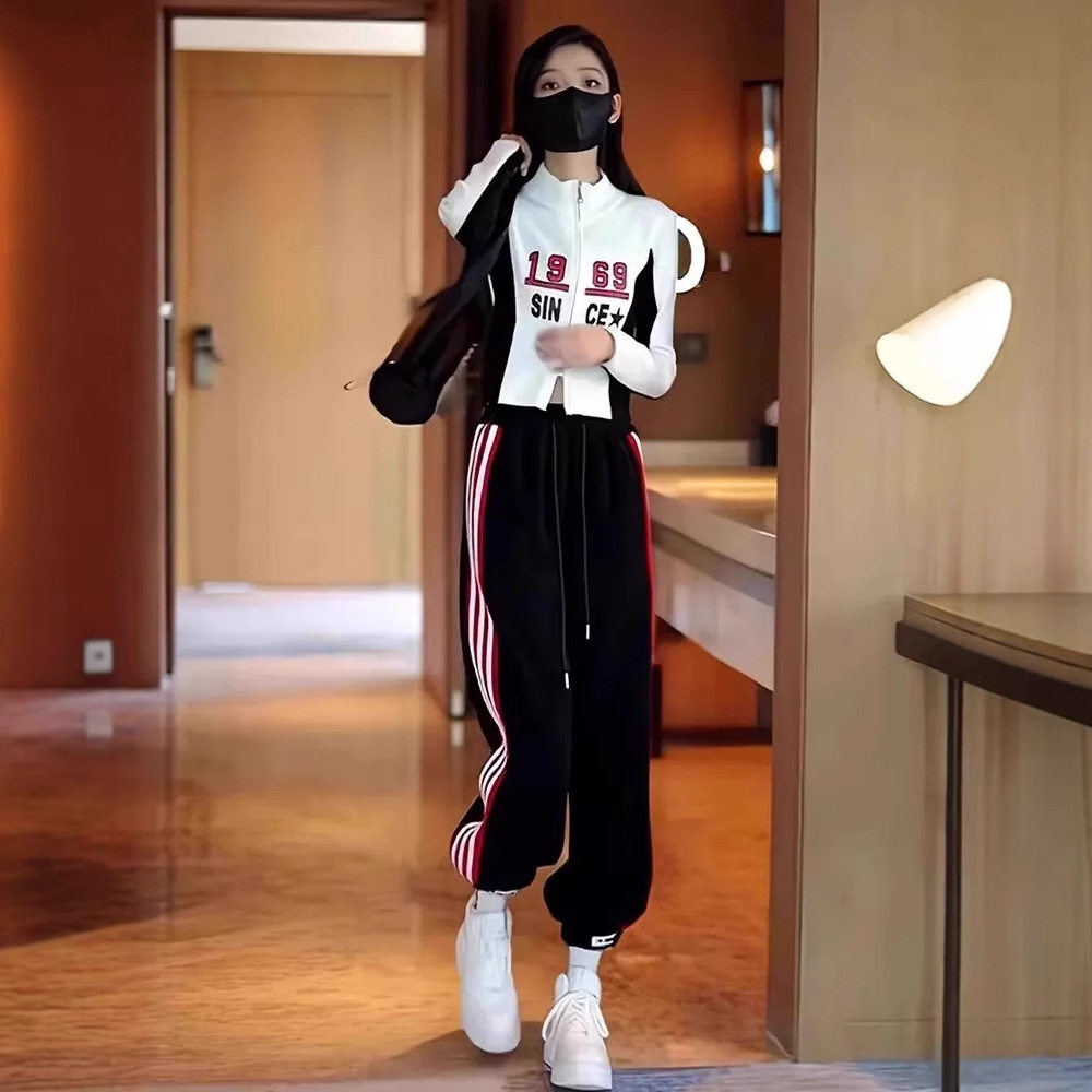 时尚休闲盐系运动风套装女2024春秋港风时髦韩系上衣卫裤两件套