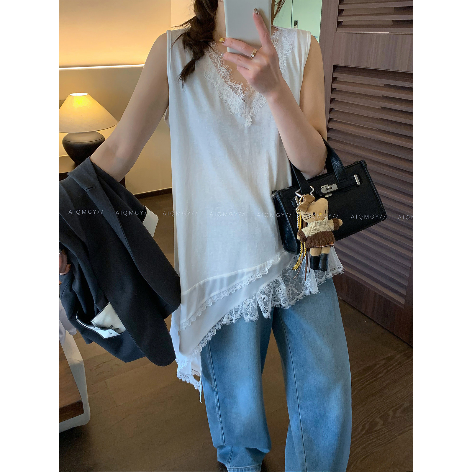 爱情魔鬼鱼 白色设计感V领蕾丝拼接背心女2026年夏季别致外穿上衣