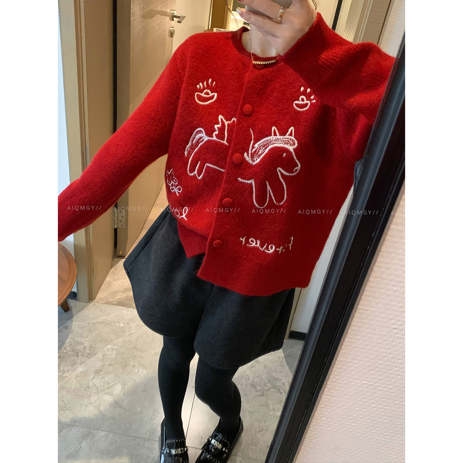 爱情魔鬼鱼 红色小马刺绣针织衫女2025冬季新款洋气减龄开衫上衣,女装/女士精品,毛针织衫,淘宝优惠券,粉丝福利购,淘宝优惠卷