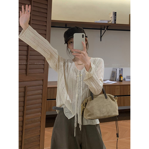 爱情魔鬼鱼V领镂空针织衫女上衣