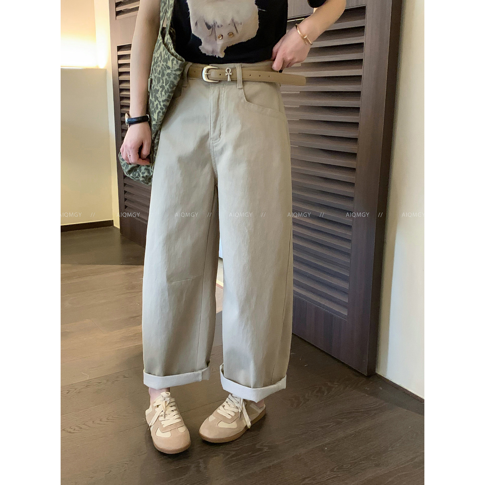 爱情魔鬼鱼 卡其色配腰带卷边休闲裤女2026春季新款直筒阔腿裤子