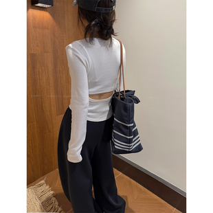 爱情魔鬼鱼 白色后背露腰圆领长袖T恤女2026秋季新款修身显瘦上衣