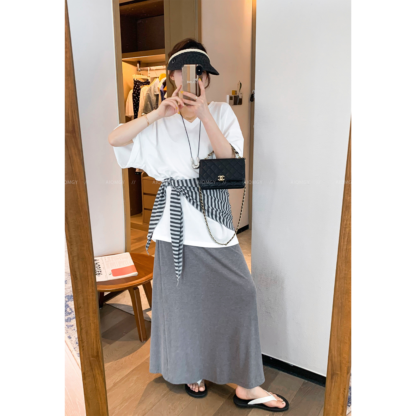 爱情魔鬼鱼V领短袖慵懒风T恤女