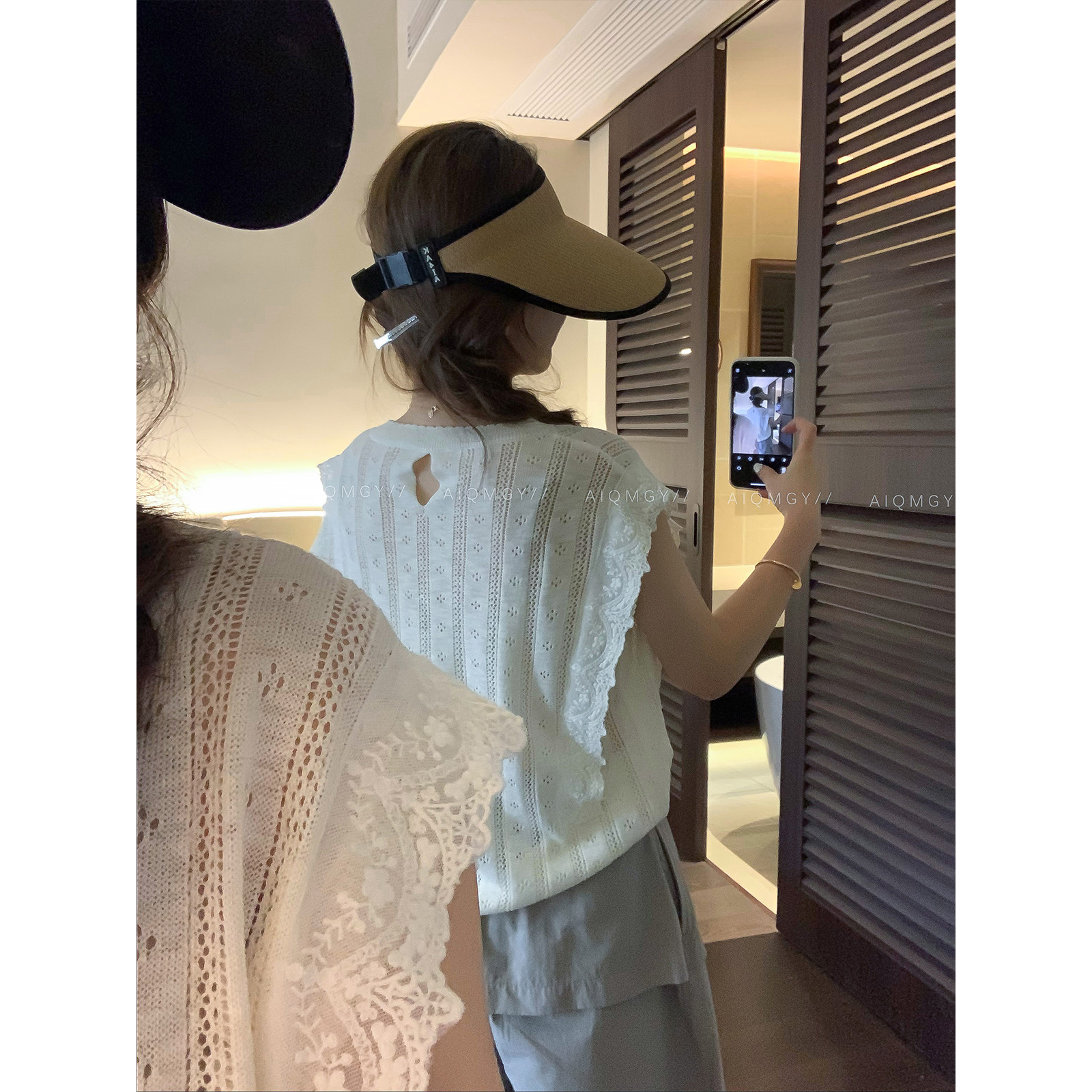 爱情魔鬼鱼 设计感无袖蕾丝拼接镂空T恤女2026年夏季时尚别致上衣