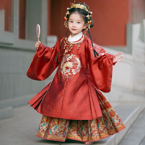女童明制汉服红色秋冬拜年服