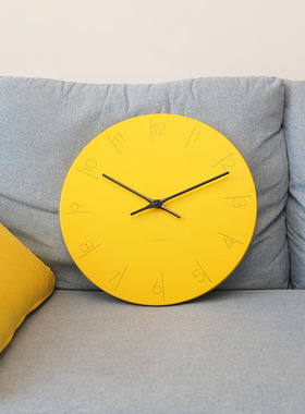活力黄色数字挂钟现代客厅卧室时钟创意静音家用时尚大气艺术挂墙