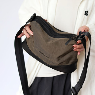 多隔层轻便尼龙包休闲百搭布包女士2026新款斜挎随身包包女款小包