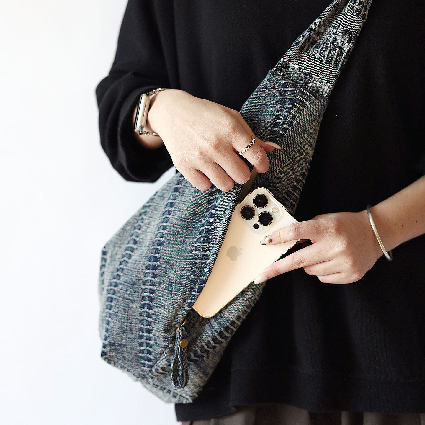 仟佰格牛仔单肩包设计感小众韩系新款大容量饺子包女斜挎休闲布包