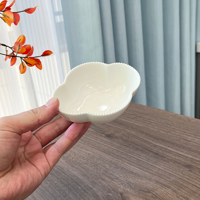 白色花瓣造型碟子陶瓷餐具小碟家用调料碟精致小碟子4英寸小吃碟