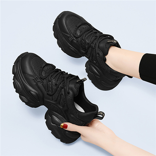 老爹鞋女款2025新款秋冬款加绒黑鞋超轻便软底透气休闲运动旅游鞋