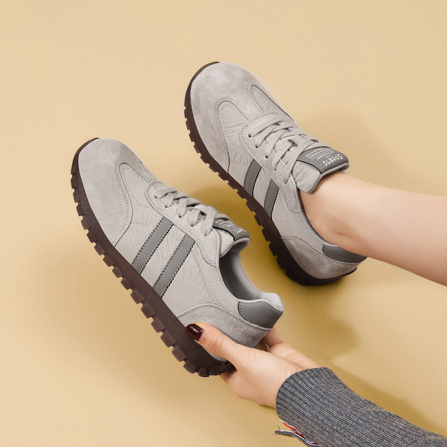 爆款小白鞋2026新款春款软底超轻便运动休闲鞋百搭阿甘德训鞋女款