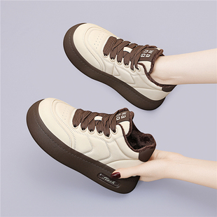 加绒鞋子女款百搭2025新款秋冬季旅游老爹厚底软底运动休闲面包鞋