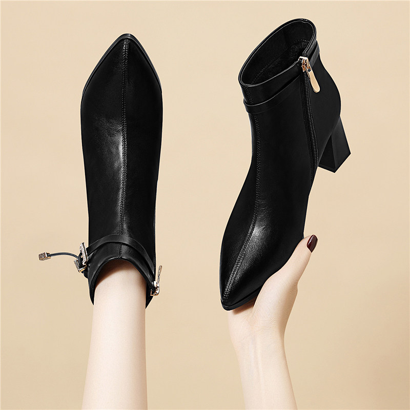 真皮妈妈鞋子短靴新款秋冬季女鞋中年中跟软底加绒皮鞋棉鞋女靴子