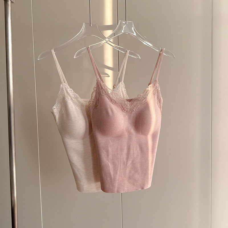 温柔蕾丝V领吊带背心女带胸垫秋冬微磨毛保暖显瘦内搭上衣可外穿