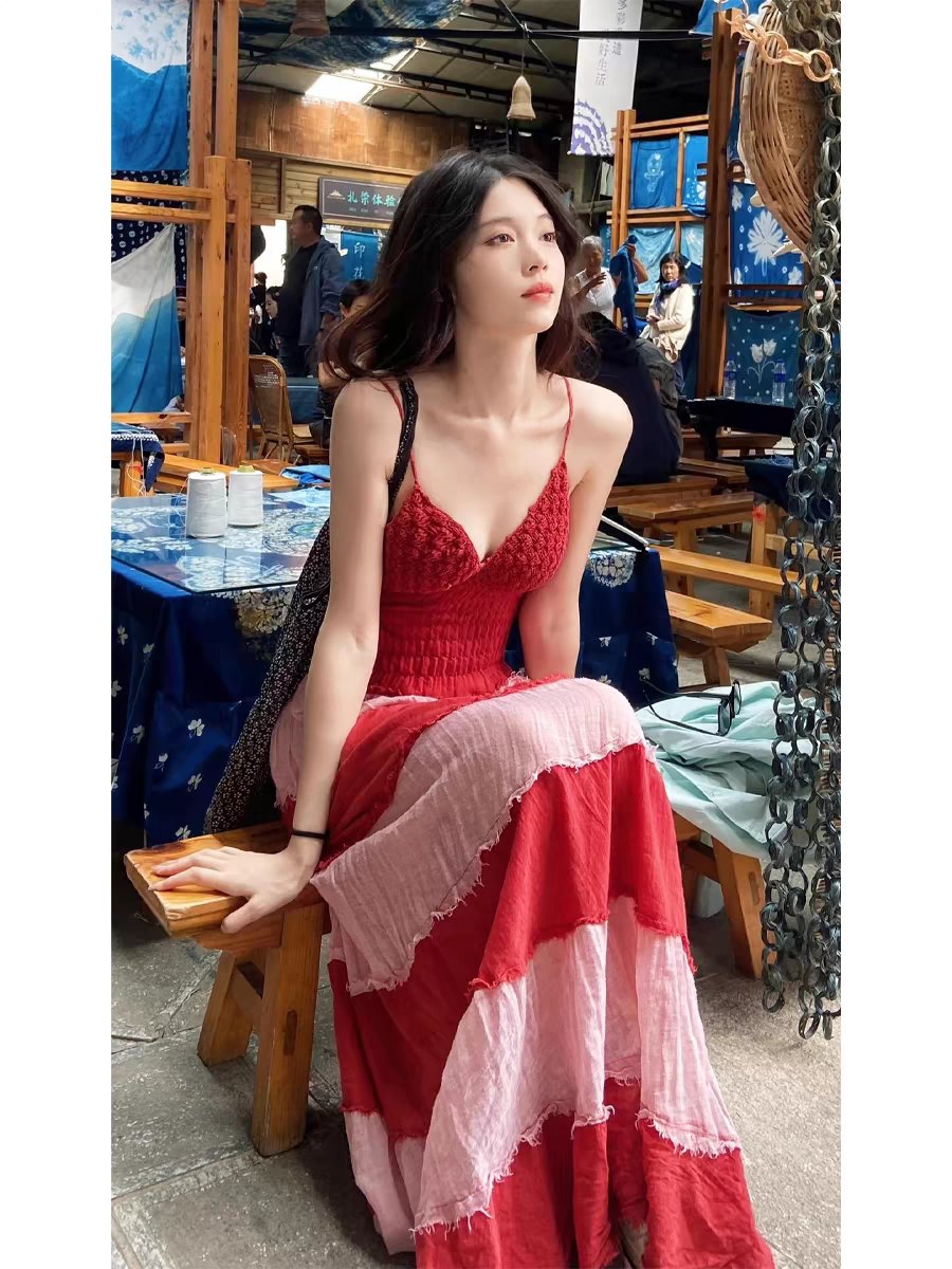 法式红色针织露背吊带连衣裙女夏季纯欲海边度假蛋糕裙甜辣长裙子