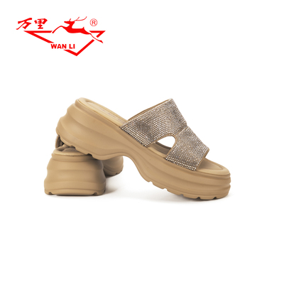 万里新款女式休闲凉鞋水钻厚底外穿拖鞋时尚漏趾凉拖BBT4386