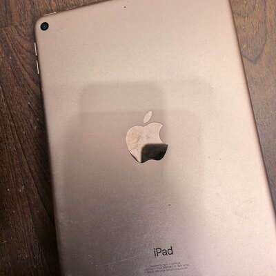 议价iPad 5 国行64GB 开机屏幕损坏，机身有点弯