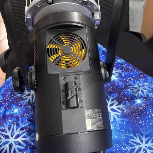 议价2台神牛Godox+SL150II二代LED摄影灯，150W