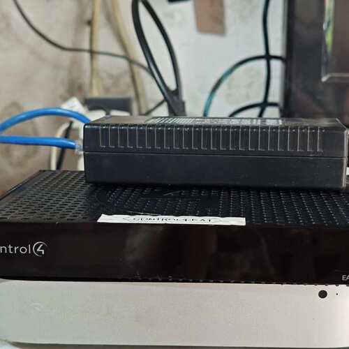 议价Control4 EA1-PoE-V2控制器，接口齐全，正