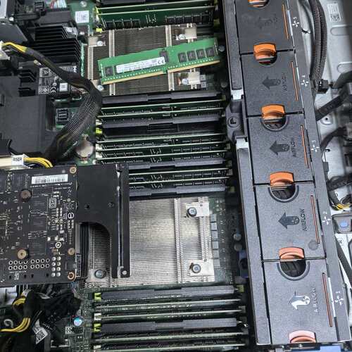 议价海力士16GB 2R8 pc4 -2400T 服务器内