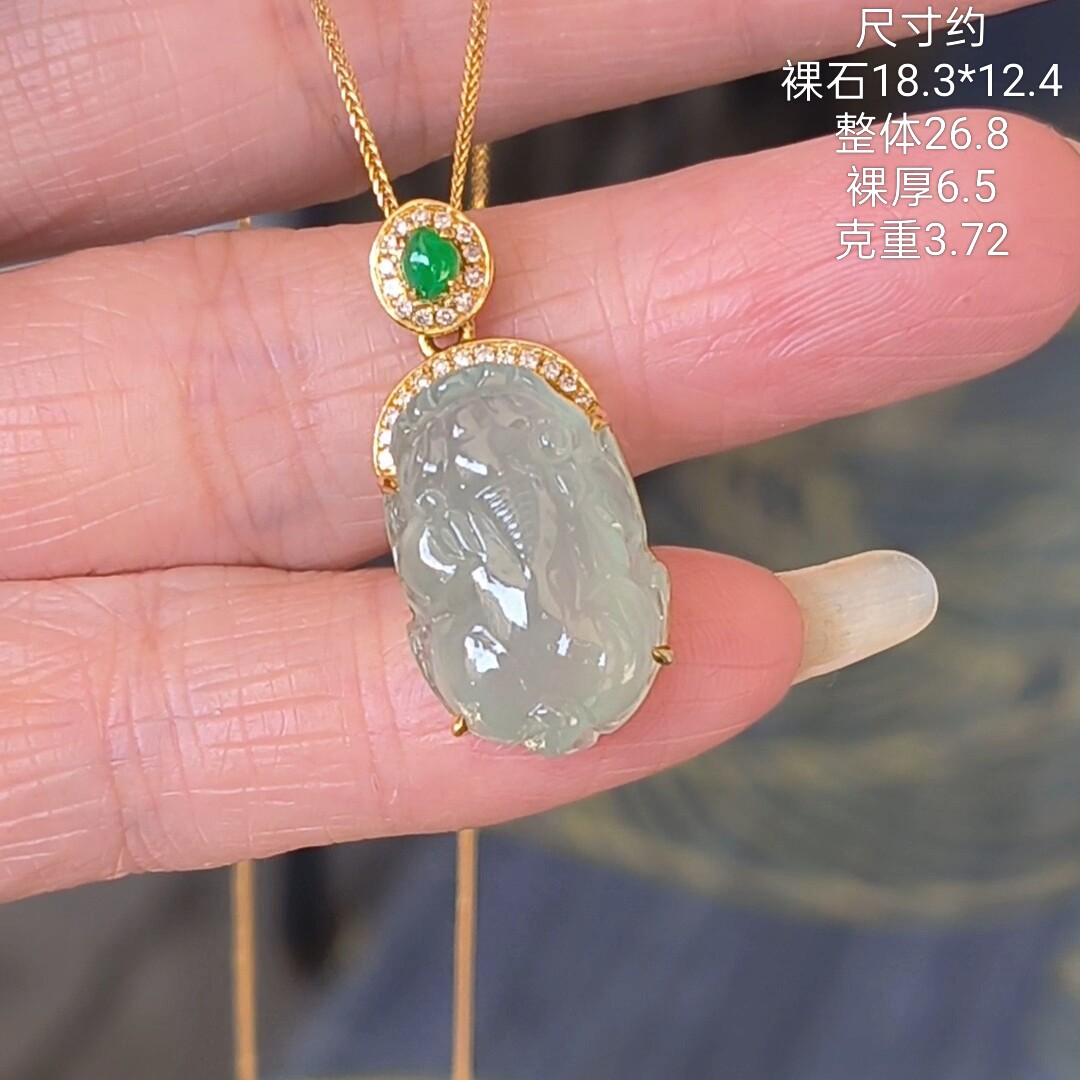 天然缅甸翡翠18k金伴钻镶嵌貔貅吊坠不含链子