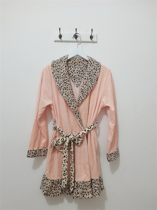 M码芬&滕睡衣 秋冬季 女士甜美可爱粉豹纹天鹅绒中长款睡袍