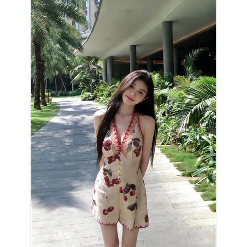 气质甜美樱桃印花V领连体裤度假休闲风露背短裤女2026夏季新款INS