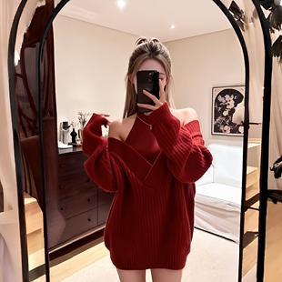 新款 辣妹毛衣两件套装 圣诞新年红色挂脖背心裙女秋冬季 YUNYE云野