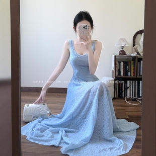 法式气质蓝色吊带连衣裙女夏季大码胖mm海边度假收腰显瘦绝美长裙