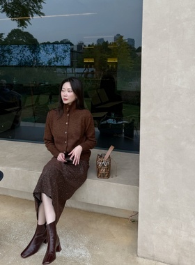 橙子太太女装新款秋冬咖啡色立领混色纽扣时髦复古羊毛毛衣女两色