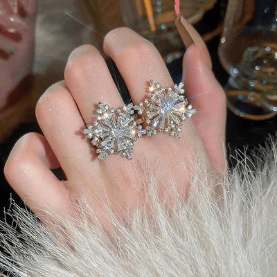 圣诞旋转雪花戒指女高级感轻奢小众食指戒网红风时尚个性指环手饰
