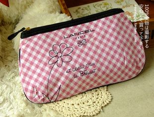 粉色格子可爱化妆包收纳包洗漱包大容量便携简约证件包