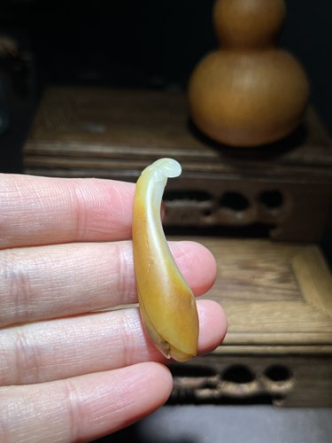 新疆和田玉籽料黄沁玉兰花 不干不裂俏色花蕊