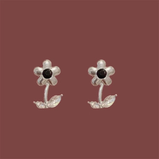 s925银针耳钉2023年新款 百搭耳夹 潮甜酷风白金花朵耳饰高级感个性