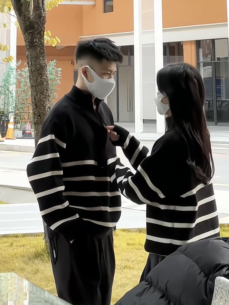 하프 지퍼 스트라이프 스웨터 남성 스탠드 칼라 가을 겨울 새로운 스타일 게으른 하이 엔드 느슨한 풀오버 바닥 스웨터 재킷