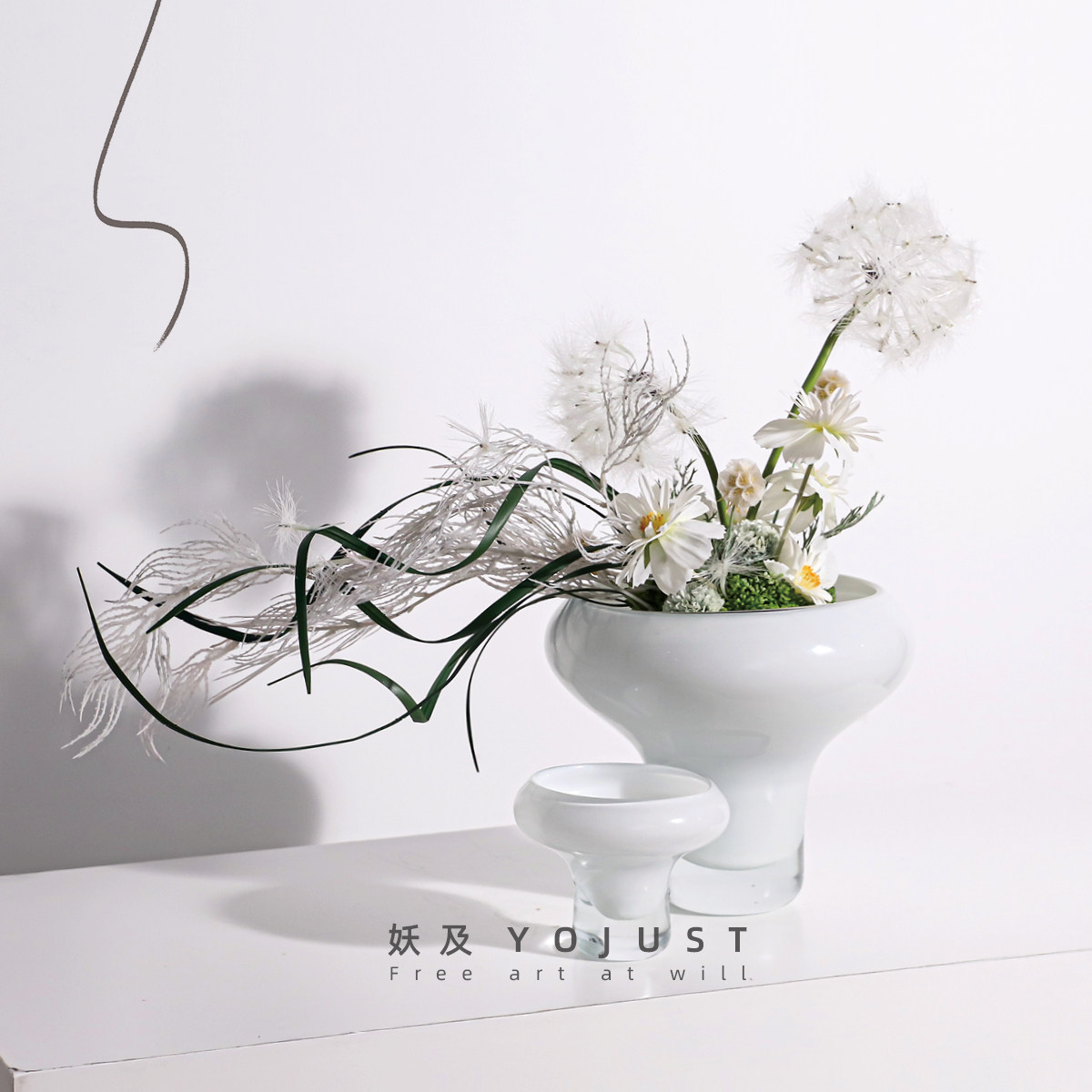 妖及艺术样板间琉璃花器组合图片