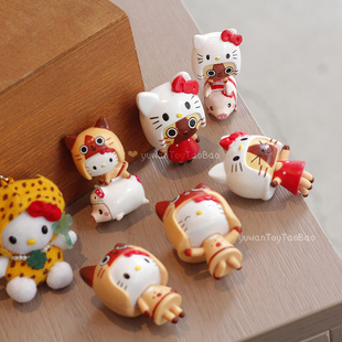 正版日本古早玩具Kitty猫联乘怪物猎人手办公仔玩具桌面装饰摆件