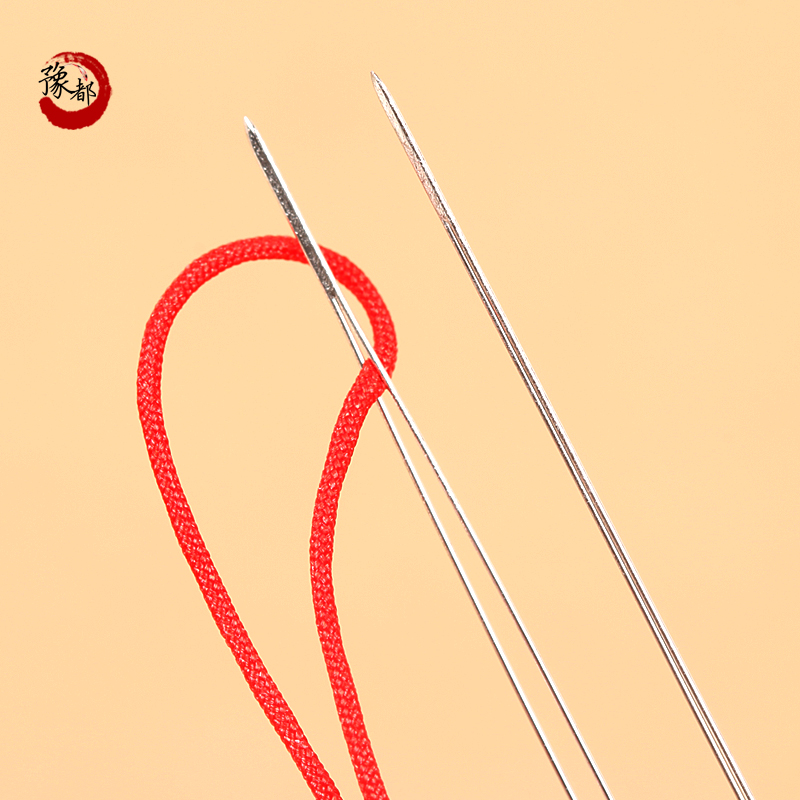 特细针中间孔比较大，穿线比较方便。