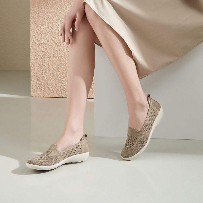 舒适休闲鞋女透气轻便妈妈鞋软底