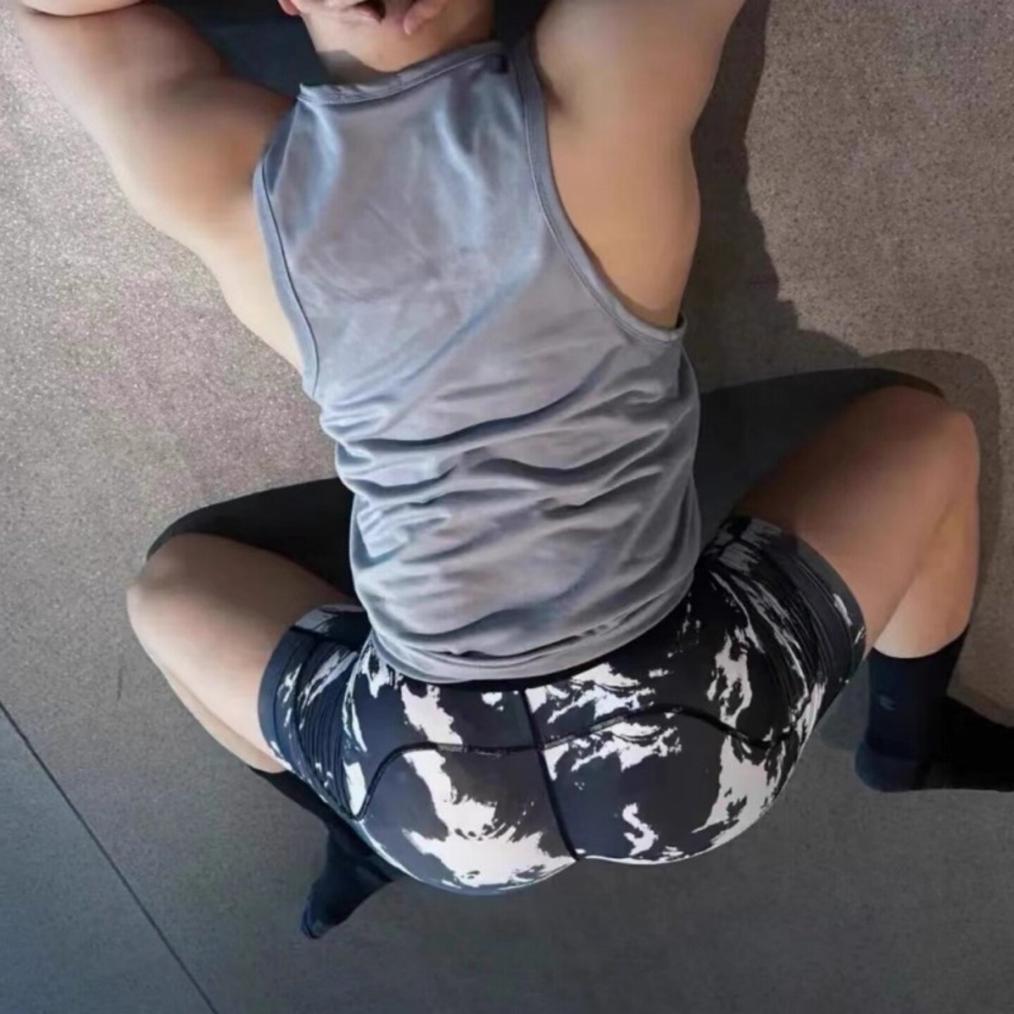 男生弹力紧身性感速干牛奶丝四分裤透气提臀健身跑步深蹲瑜伽短裤