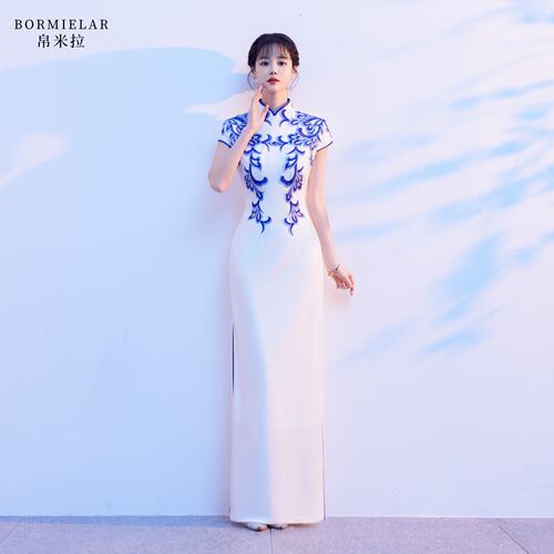 白色大合唱团演出服女长裙2026新款旗袍开叉走秀主持人古典舞261